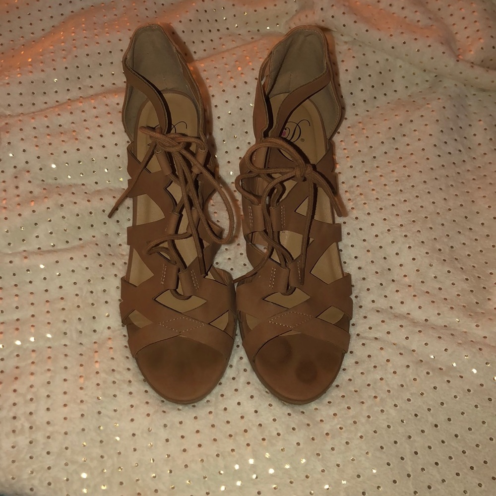 Shoes - Picture 2 of 3